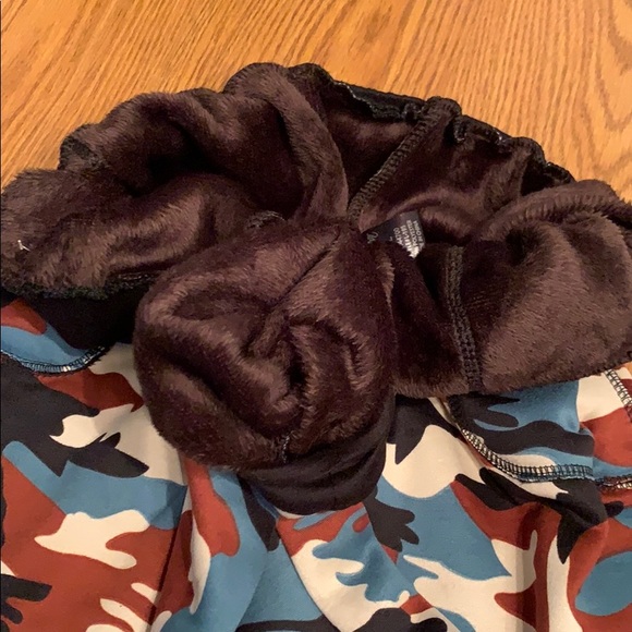 H 2 Gear CAMO FAUX FUR Leggings, size juniors L/XL - Picture 7 of 9